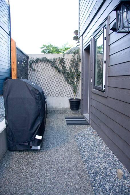 M&M'S Maple Bay Mountain Guesthouse - Licensed Duncan Exterior photo