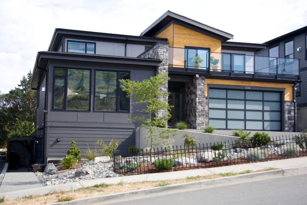 M&M'S Maple Bay Mountain Guesthouse - Licensed Duncan Exterior photo