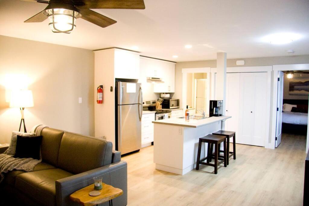 M&M'S Maple Bay Mountain Guesthouse - Licensed Duncan Exterior photo